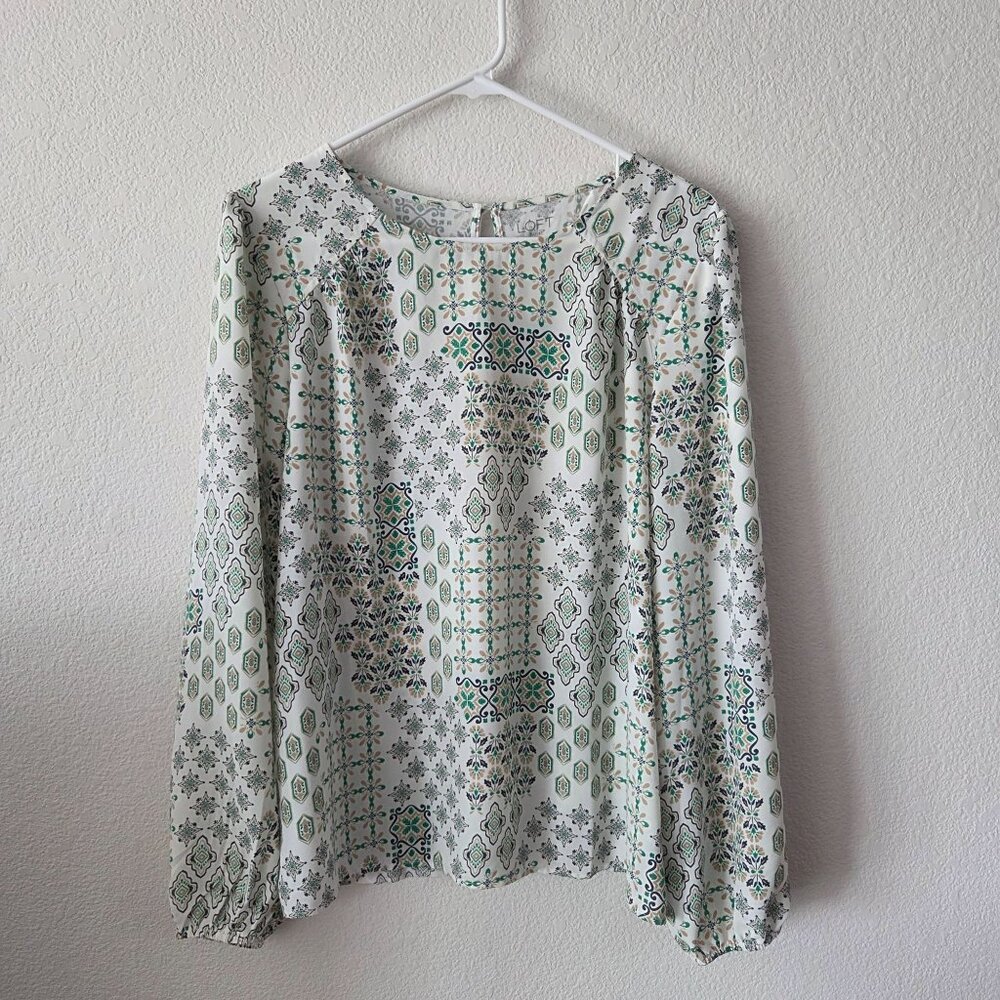 LOFT US Womens XL Green White Printed Blouse Long Sleeve Round Neck Keyhold Back - Picture 2 of 10